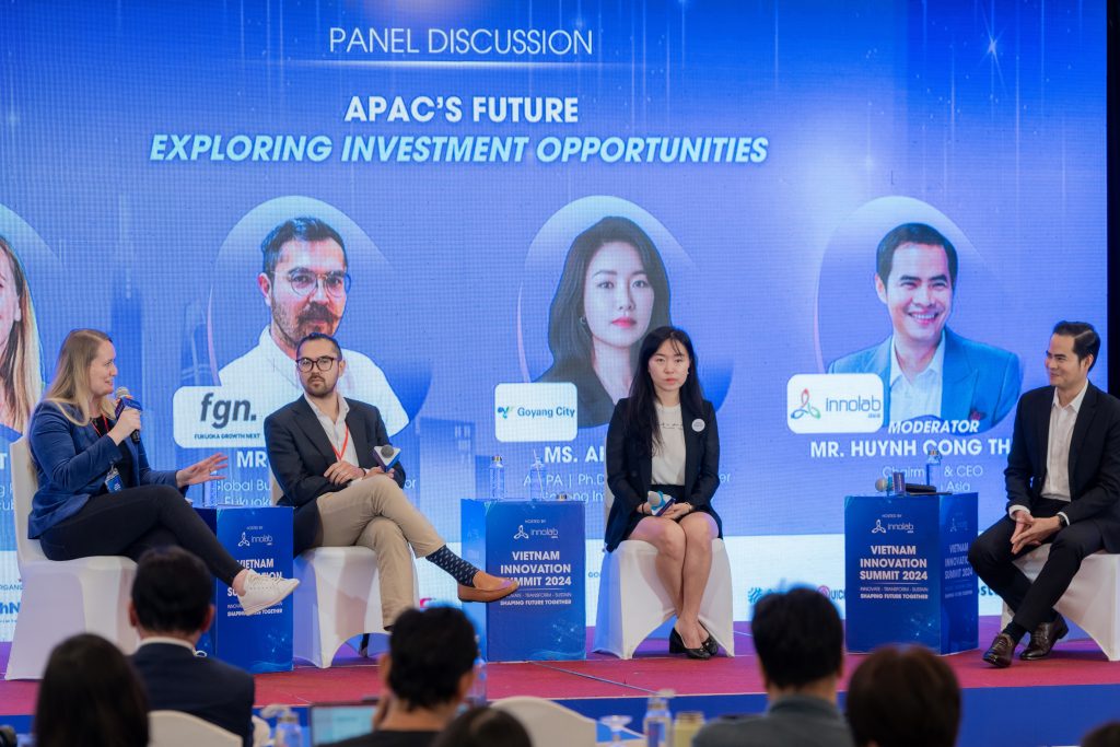 An engaging discussion on how Vietnamese startups can utilize regional advantages to scale internationally